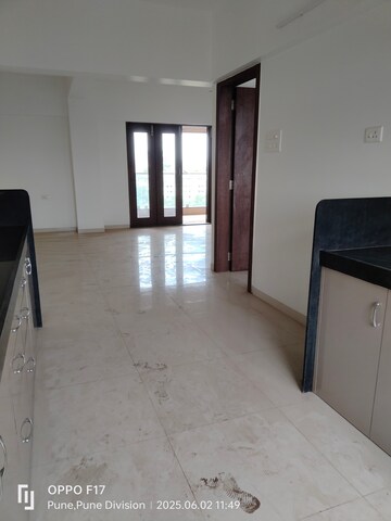 Room in 2.5 BHK Apartment at Ravetkar 70 West Avenue, Erandwane – for Sale