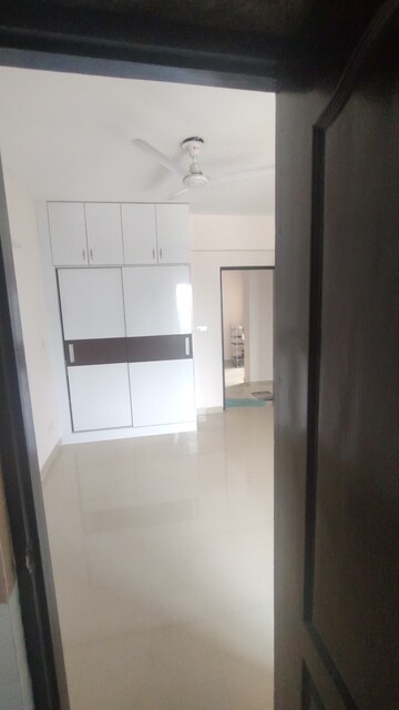 Room in 2.5 BHK Apartment at Logix Blossom County, Sector 137 – for Rent