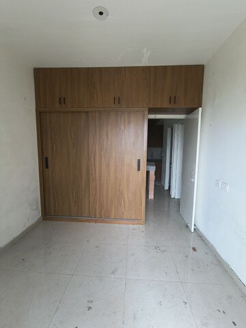 Room in 2 BHK Apartment at Signature Global The Millennia, Sector 37d – for Rent