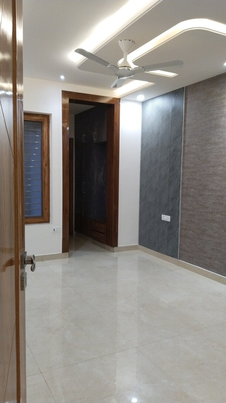 Room, era-green-world 3 Bedroom 250 Sq.Yd. Builder Floor In Sector 8 Faridabad 8949183