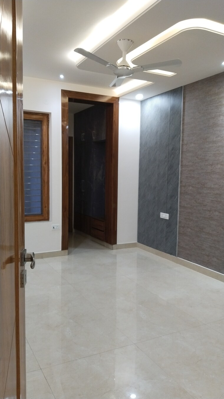 Room, carnation-greens 3 Bedroom 250 Sq.Yd. Builder Floor In Sector 8 Faridabad 8949183