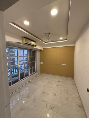 Room in 2 BHK Apartment at Mohini Castle, Khar West – for Rent