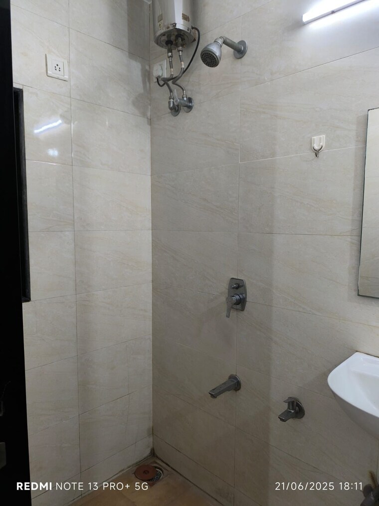 Bathroom, swagat-housing-society 2 Bedroom 700 Sq.Ft. Apartment In Goregaon East Mumbai 8949198