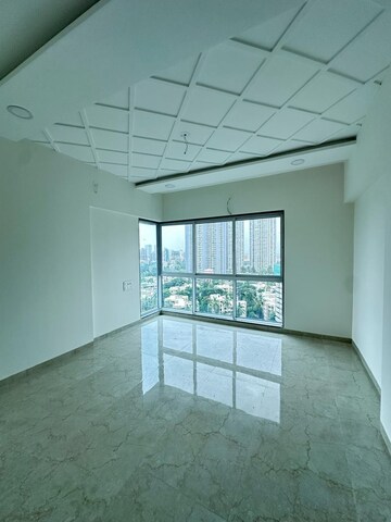 Room in 2 BHK Apartment at Kabra Metro One, Andheri West – for Rent
