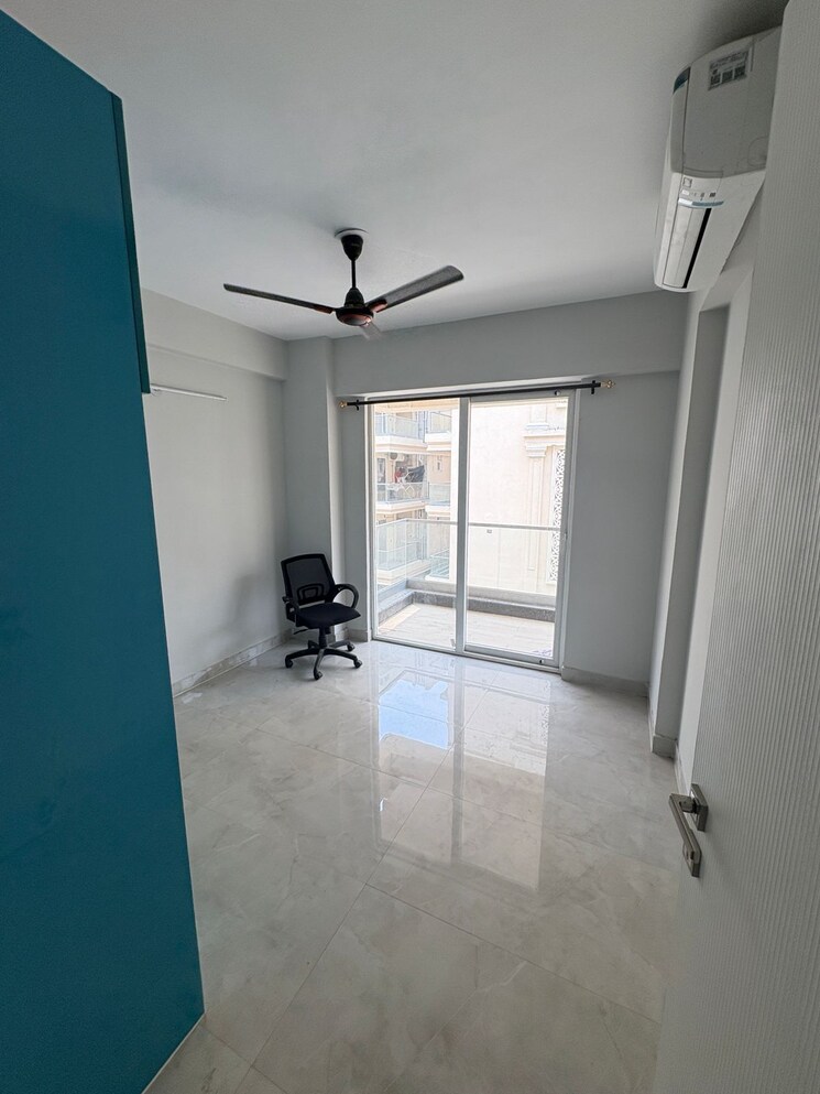 Room, signature-global-city 3 Bedroom 1250 Sq.Ft. Apartment In Sector 37d Gurgaon 8949226