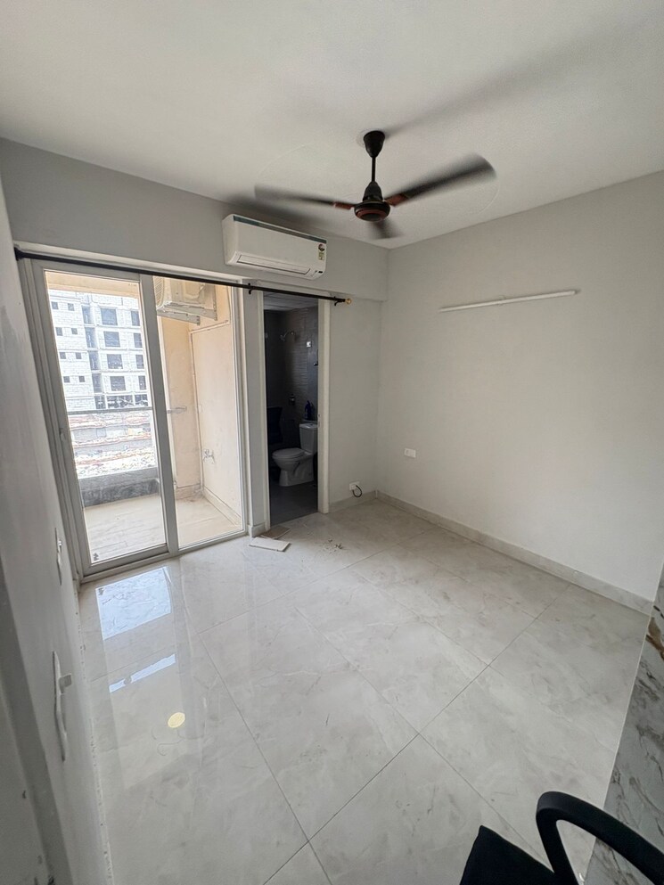 Room, signature-global-city 3 Bedroom 1250 Sq.Ft. Apartment In Sector 37d Gurgaon 8949226