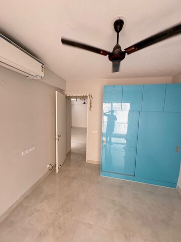 Room in 3 BHK Apartment at Signature Global City, Sector 37d – for Rent
