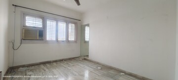 Room in 2 BHK Apartment at Brindavan CHS, Andheri East – for Rent
