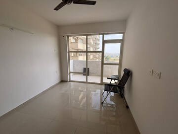 Room in 2 BHK Apartment at Pyramid Pride, Sector 76 – for Rent