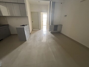 Room in 2 BHK Apartment at Pyramid Pride, Sector 76 – for Rent