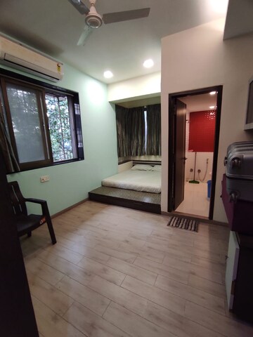 Room in 3 BHK Apartment at Hillslope CHS, Pali Hill – for Rent