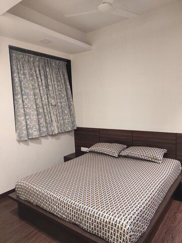 Bedroom in 3 BHK Apartment at Hillslope CHS, Pali Hill – for Rent