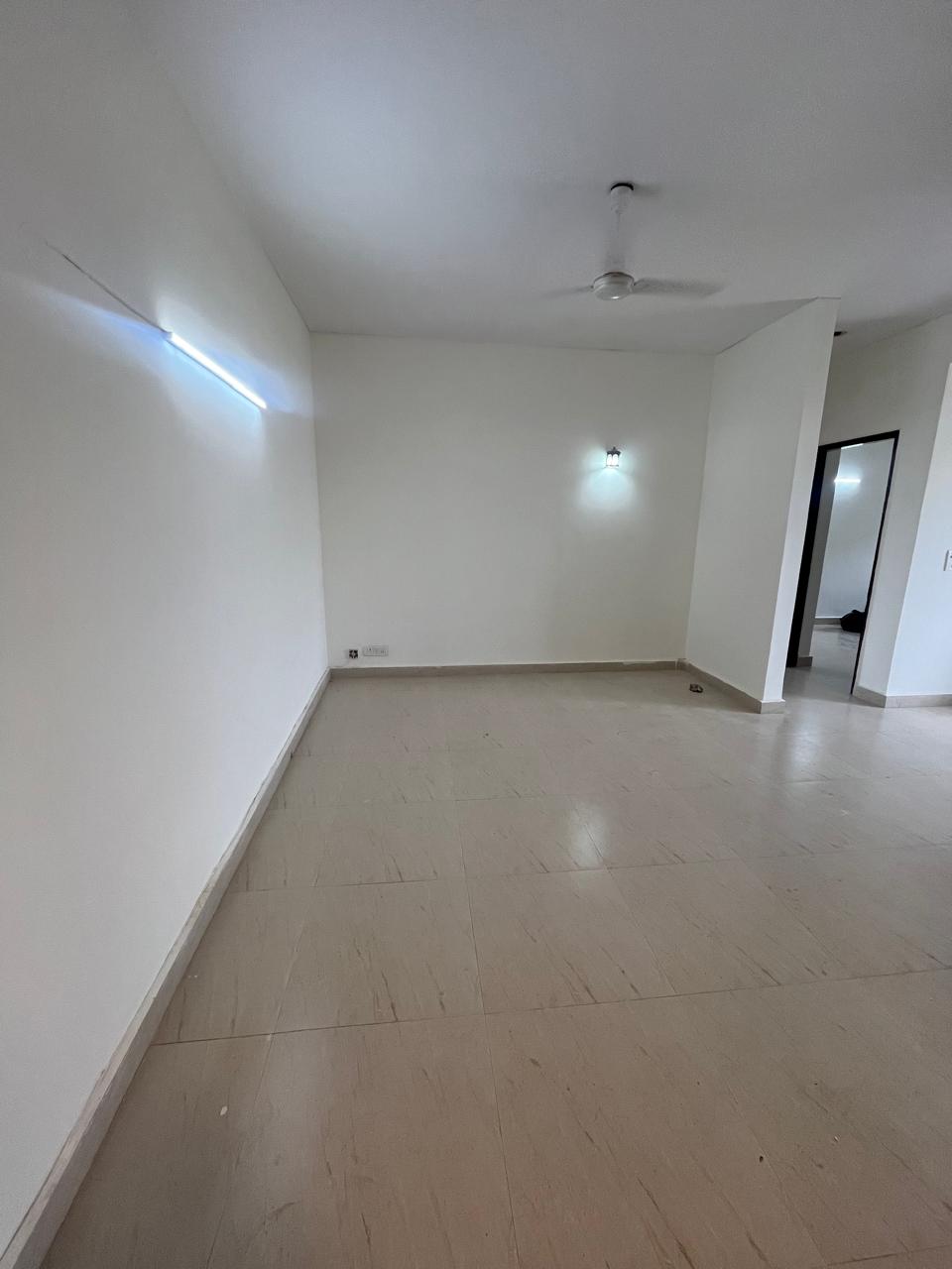 2 BHK + Pooja Room,Extra Room 1150 Sq.Ft. Apartment in DLF Silver Oaks