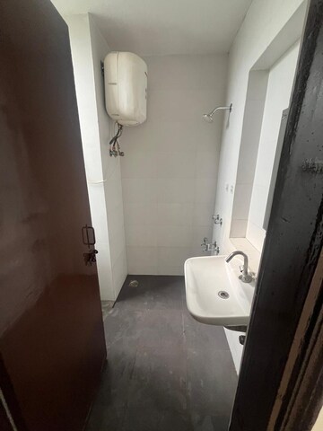 Bathroom in 2 BHK Apartment at DLF Silver Oaks, Sector 26 – for Rent