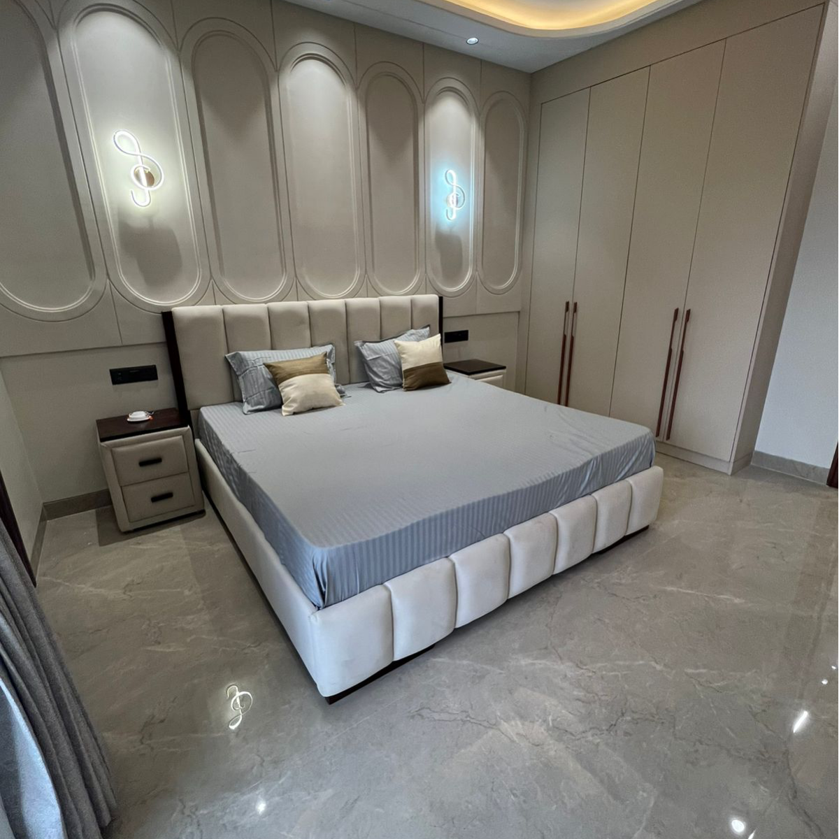 3 BHK + Pooja Room,Servant Room 180 Sq.Yd. Builder Floor in BPTP Floors