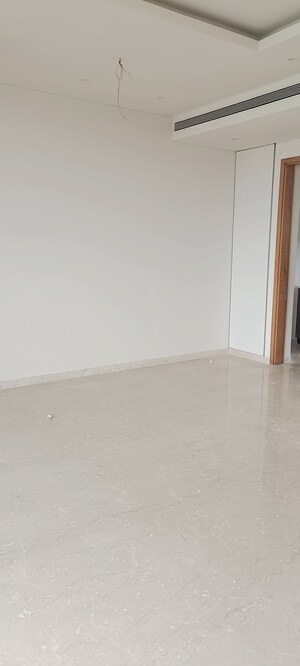 Room in 3 BHK Apartment at Forum Serendipity, Bandra Kurla Complex – for Sale