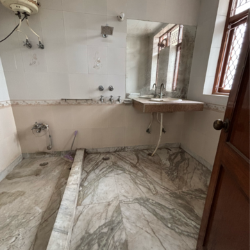 Bathroom in 3 BHK Builder Floor at Ansal Plaza Sector-23, Carterpuri Village – for Rent