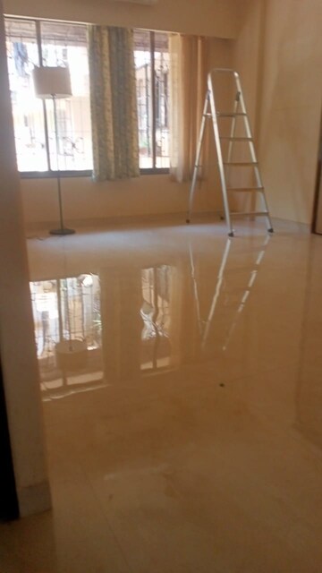 Room in 1 BHK Apartment at Manju Mahal Apartment, Pali Hill – for Rent