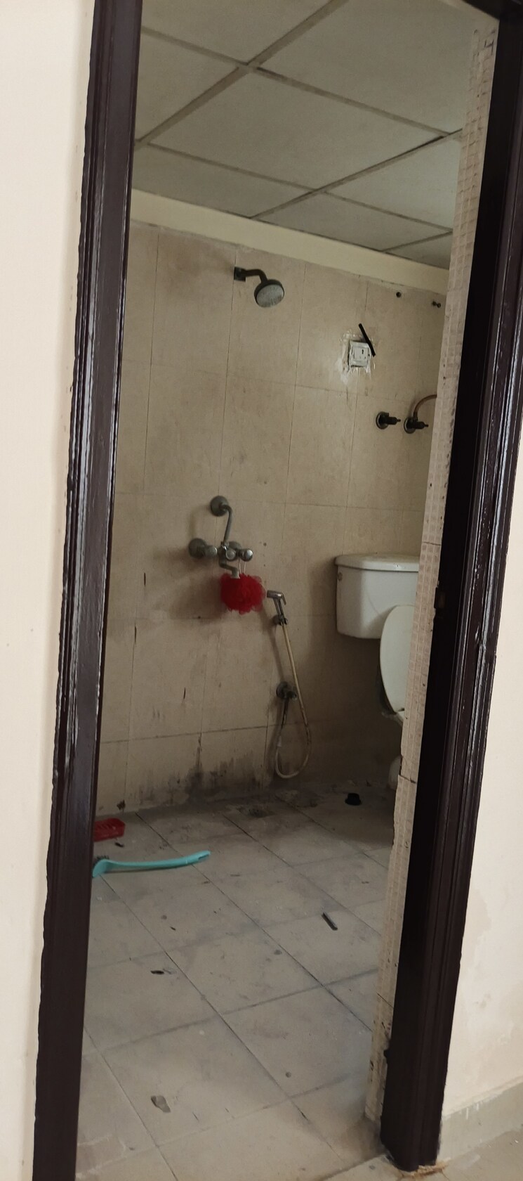 Bathroom, balaji-foster-heights 4 Bedroom 2100 Sq.Ft. Apartment In Sain Vihar Ghaziabad 8949392
