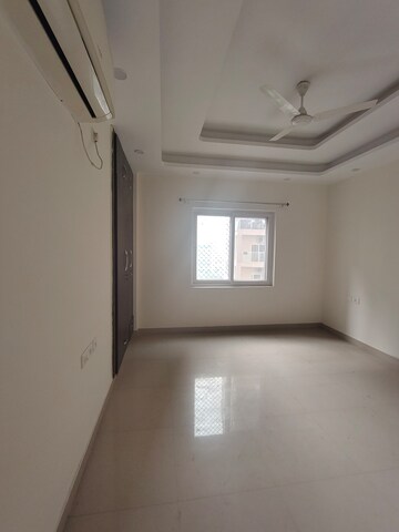 Room in 3 BHK Apartment at Ramprastha Platinum Height, Ramprastha Greens – for Rent