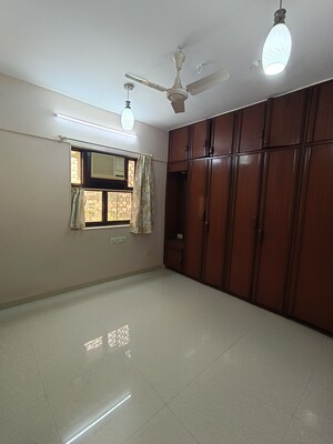 Room in 1 BHK Apartment at Colaba – for Sale