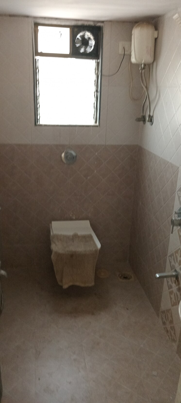 Bathroom, platinum-tower-1 2 Bedroom 630 Sq.Ft. Apartment In Andheri West Mumbai 8949420