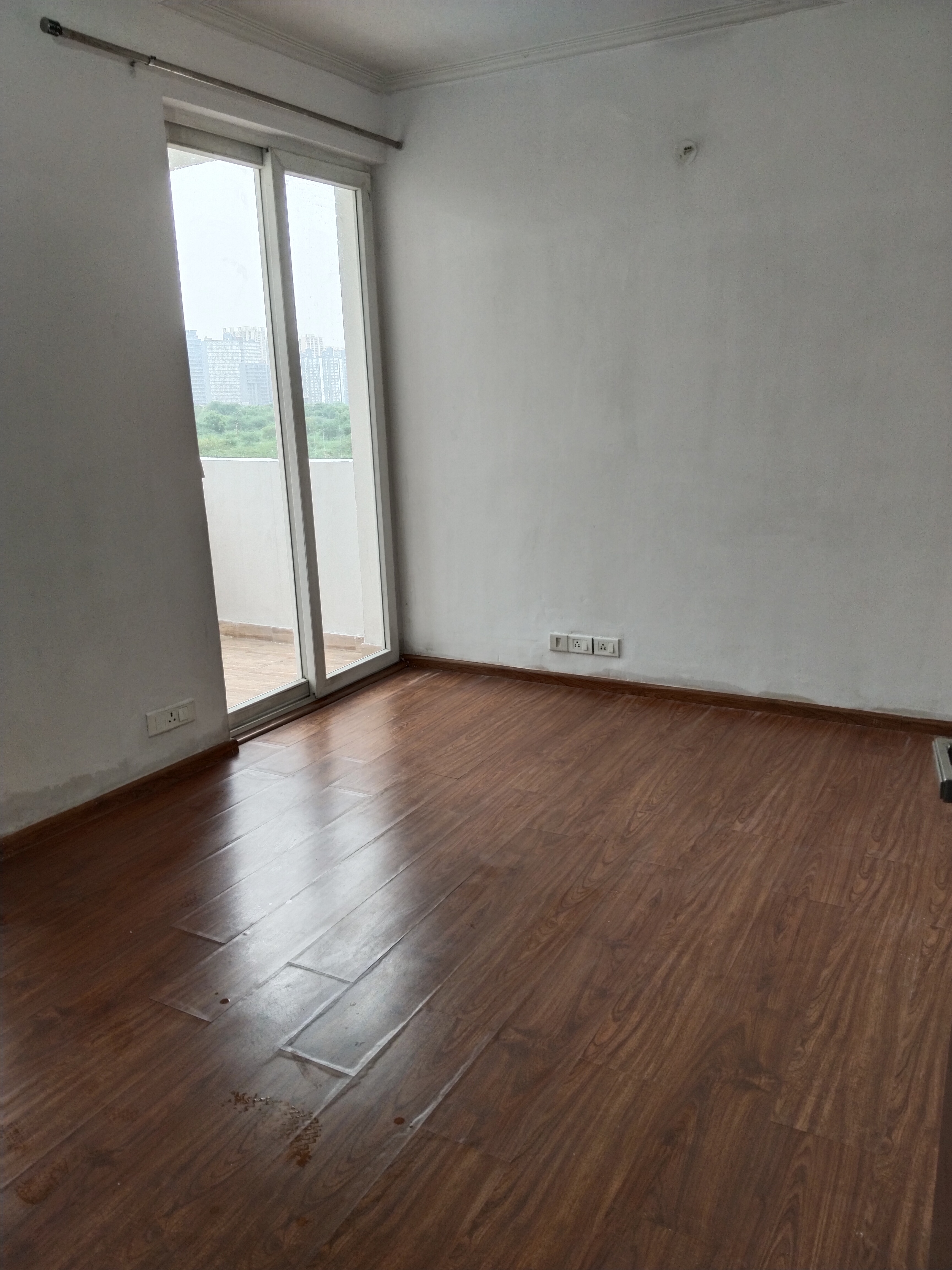 3 BHK + Extra Room Apartment For Rent in Amrapali Leisure Park