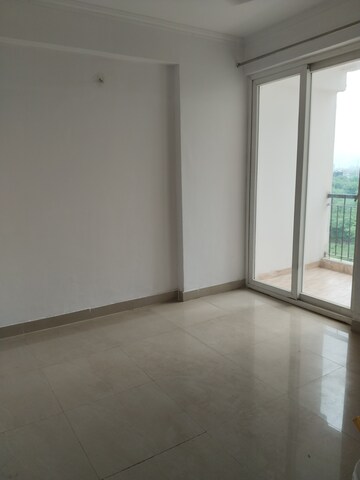 Room in 3 BHK Apartment at Amrapali Leisure Park, Amrapali Leisure Valley – for Rent