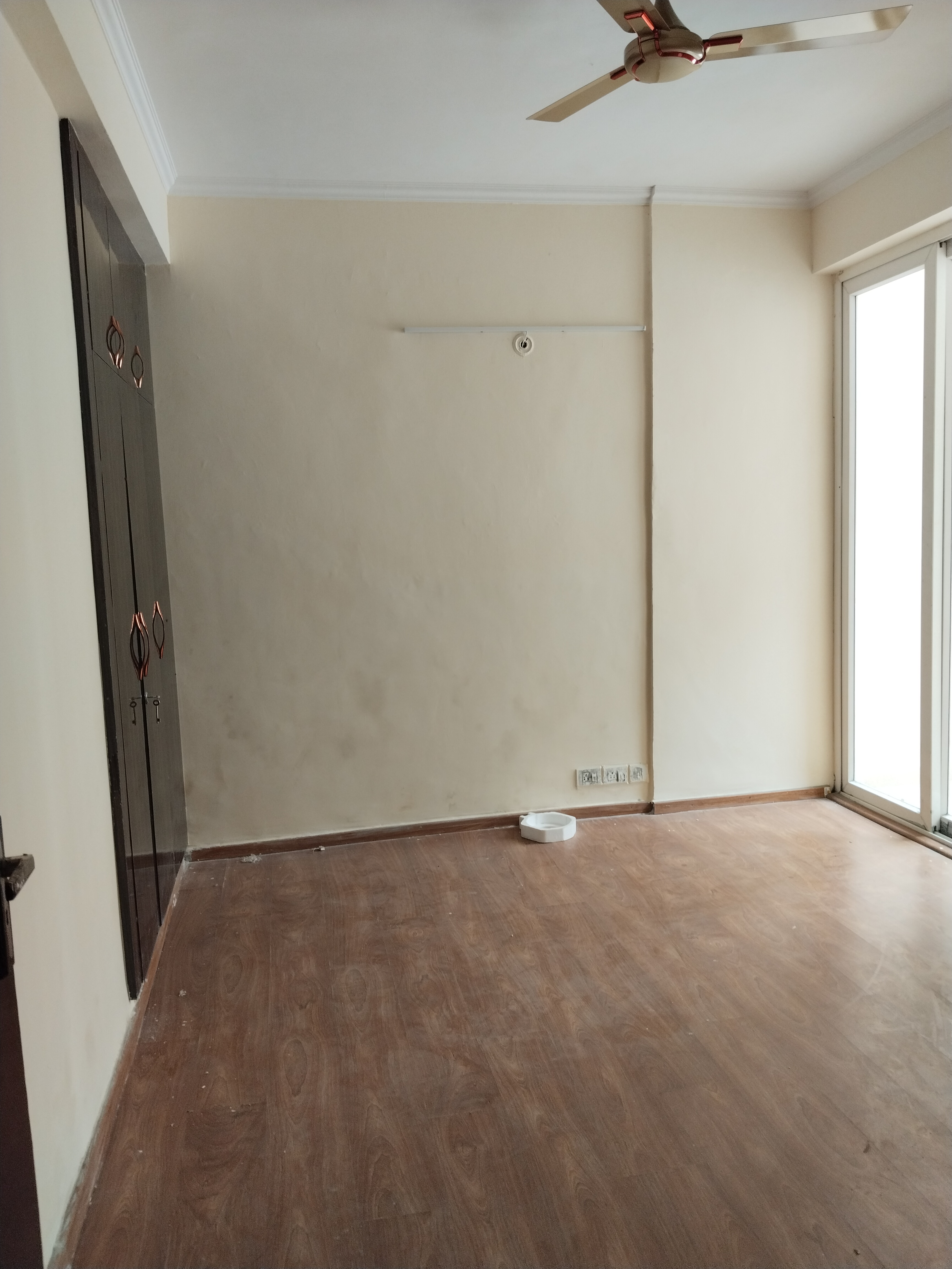 3 BHK + Extra Room Apartment For Rent in Amrapali Leisure Park