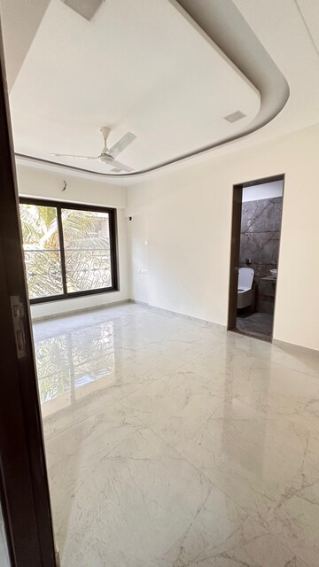 Room in 2 BHK Apartment at JPV Pratap Elegance, Vile Parle West – for Rent