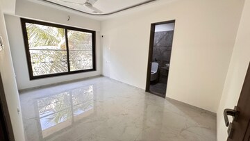 Room in 2 BHK Apartment at JPV Pratap Elegance, Vile Parle West – for Rent
