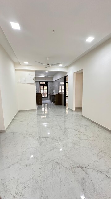 Room in 2 BHK Apartment at JPV Pratap Elegance, Vile Parle West – for Rent