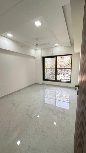 Room in 2 BHK Apartment at JPV Pratap Elegance, Vile Parle West – for Rent