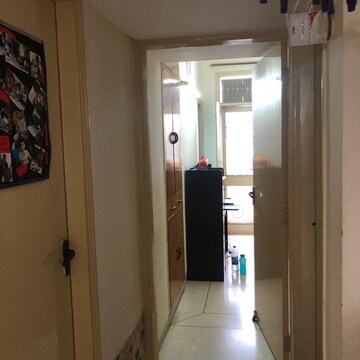 Building Lobby in 2 BHK Builder Floor at Unitech South City II, South City 2 – for Rent