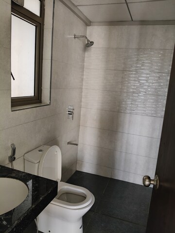 Master Bedroom in 4 BHK Apartment at Kalpataru Paramount, Kapur Bawdi – for Sale
