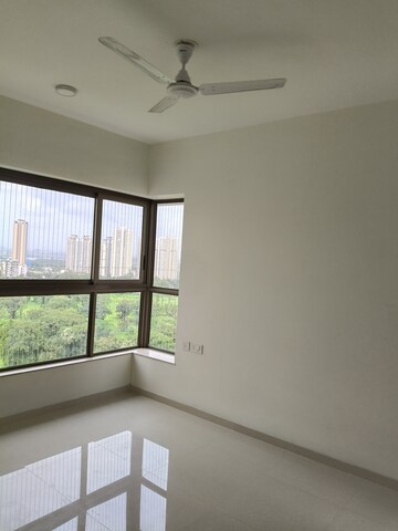 Room in 4 BHK Apartment at Kalpataru Paramount, Kapur Bawdi – for Sale