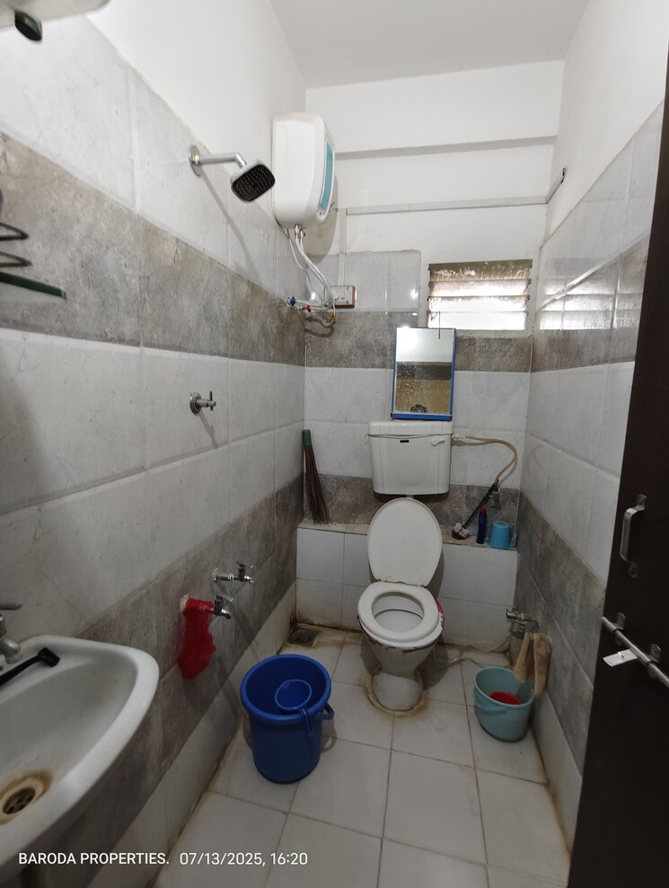 Bathroom, gotri 2 Bedroom 900 Sq.Ft. Apartment In Gotri Vadodara 8949491