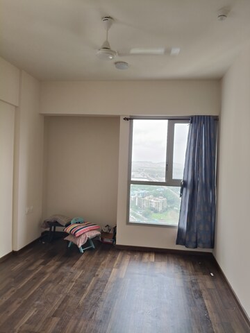 Room in 2 BHK Apartment at Piramal Vaikunth, Balkum Pada – for Rent