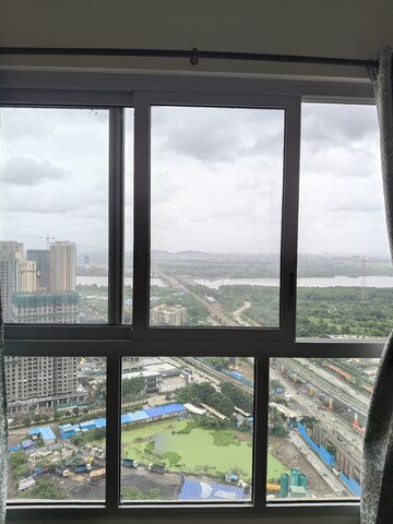 Room in 2 BHK Apartment at Piramal Vaikunth, Balkum Pada – for Rent