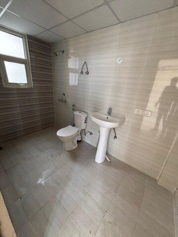 Master Bedroom in 3 BHK Apartment at Omaxe R2, Gomti Nagar – for Rent