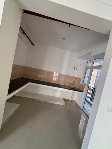 Furnished Amenities in 3 BHK Apartment at Omaxe R2, Gomti Nagar – for Rent