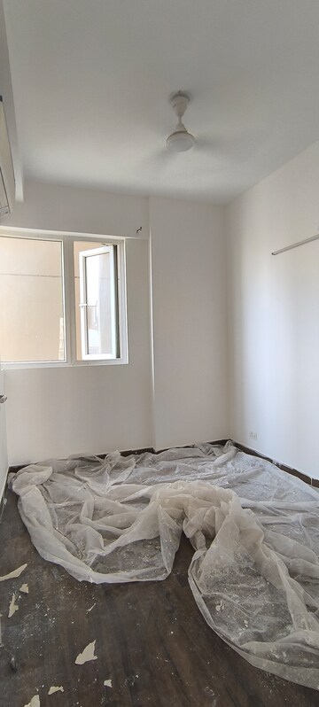 Room in 3 BHK Apartment at Conscient Heritage Max, Sector 102 – for Rent