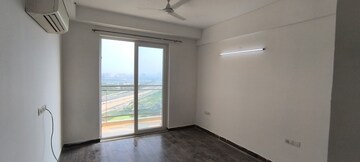 Room in 3 BHK Apartment at Conscient Heritage Max, Sector 102 – for Rent