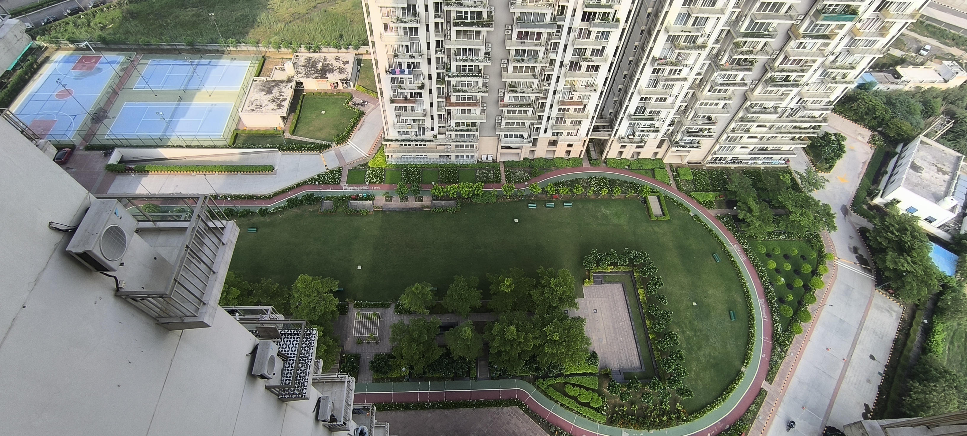 3 BHK + Servant Room,Extra Room Apartment For Rent in Conscient Heritage Max