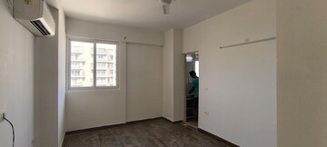 Room in 3 BHK Apartment at Conscient Heritage Max, Sector 102 – for Rent