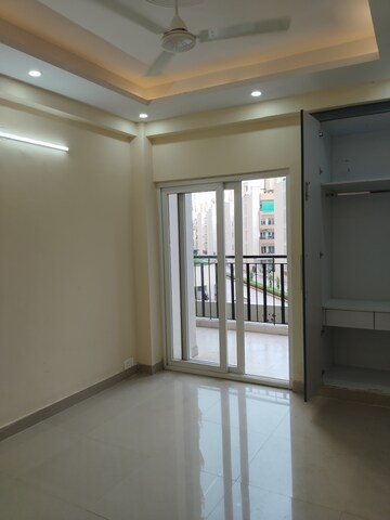 Room in 3.5 BHK Apartment at Amrapali Terrace Homes, Tech Zone 4 Greater Noida – for Rent