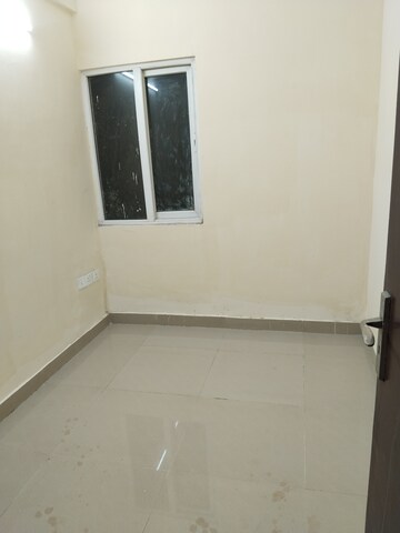 Room in 3.5 BHK Apartment at Amrapali Terrace Homes, Tech Zone 4 Greater Noida – for Rent