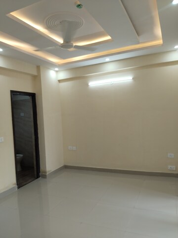 Room in 3.5 BHK Apartment at Amrapali Terrace Homes, Tech Zone 4 Greater Noida – for Rent
