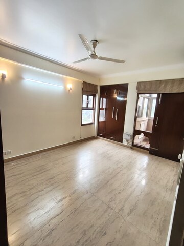 Room in 3 BHK Apartment at The New Greenwood, Sector 52 – for Rent