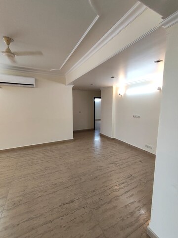 Room in 3 BHK Apartment at The New Greenwood, Sector 52 – for Rent